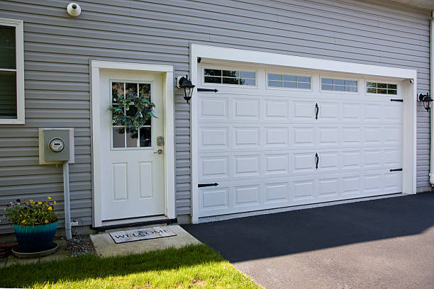 24/7 Emergency Garage Door Panel Replacement experts in Derwood, MD